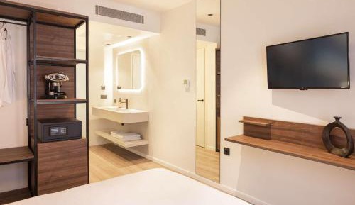 Deluxe Double or Twin Room with Mountain View