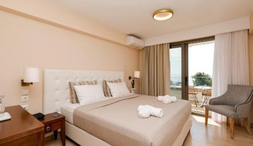 Superior Double Room with Partial Sea View
