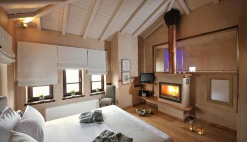 Honeymoon Suite with Indoor Jacuzzi, Fireplace and Panoramic View