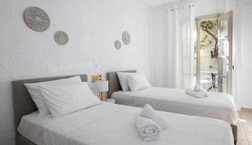 Apartment with Pool View 