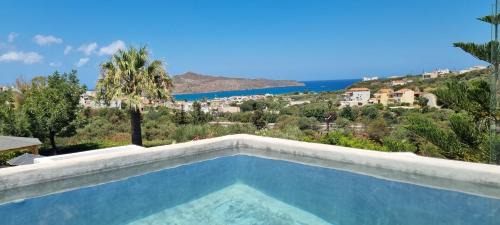 Retire Suite With Heated Swim Spa and Panoramic View