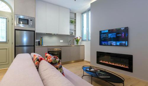 One-Bedroom Deluxe Apartment