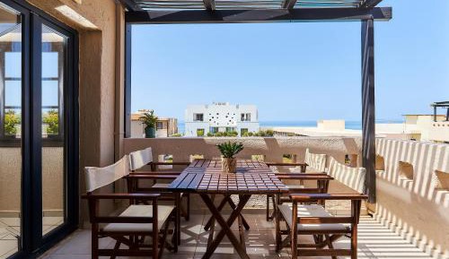 One-Bedroom Apartment with Pool View