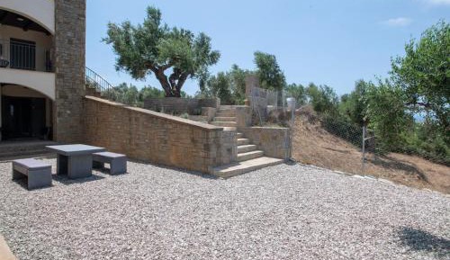 Villa with Garden View