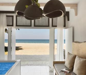 Cave Seafront Suite Sea View with hot tub