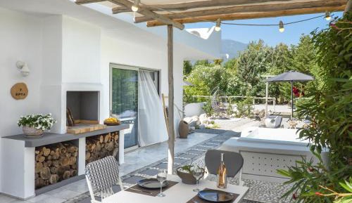 Summer Suite with Outdoor Hot Tub