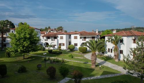 Deluxe Two-Bedroom Apartment with Garden View