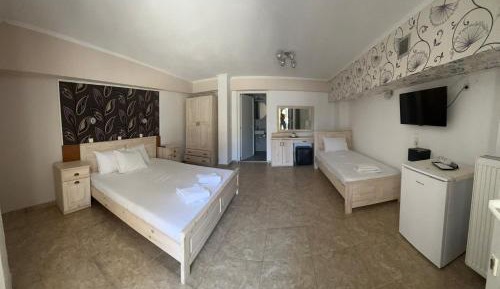 Triple Room with Terrace