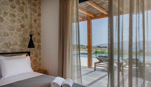 King Suite with Pool View