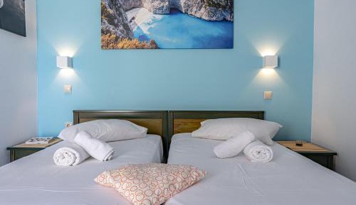 Apartment with Mountain View