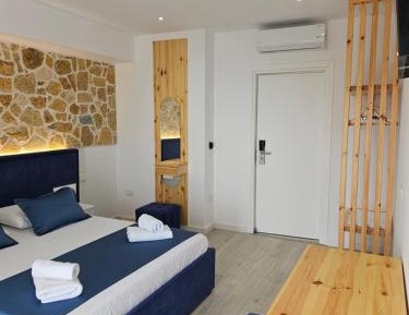 Deluxe Double Room with Balcony and Sea View