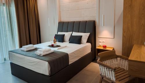 Suite with Pool View