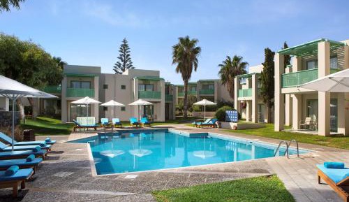 Exclusive Bungalow Pool Front 