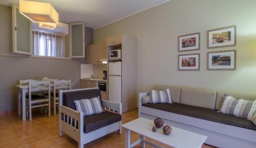Deluxe One-Bedroom Apartment with Ocean View