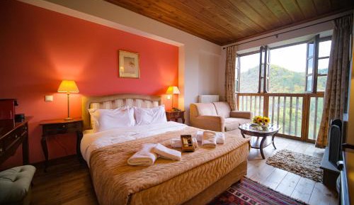 Suite with Mountain View