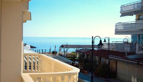 Deluxe Double Room with Side Sea View