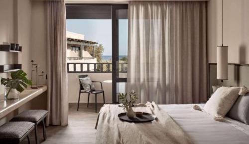Evergreen Retreat King Room with Balcony