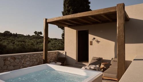 Elite Suite with private jacuzzi veranda and partial sea view 