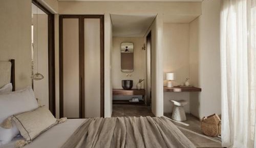 Executive Suite with private pool and sea view