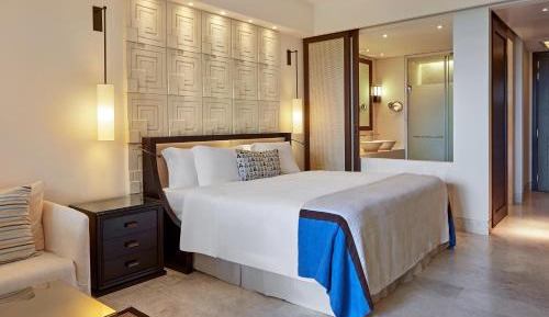 Deluxe Garden View, Guest room, 1 King, Balcony