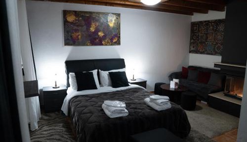 Deluxe Queen Room