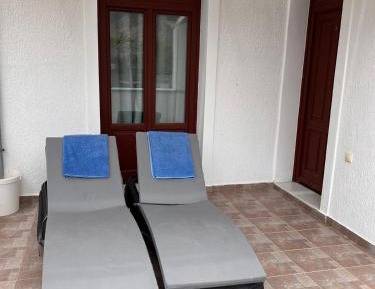 Two-Bedroom Apartment with Free Car Rental 4 Adults 