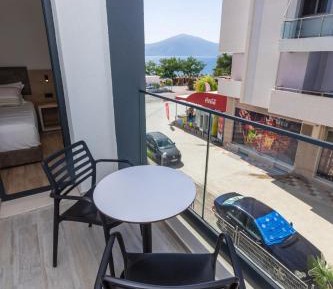 Triple Room with Side Sea View