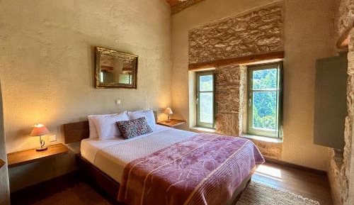 Deluxe Family Suite with Balcony and Fireplace 