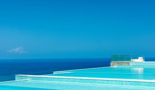 Superior One Bedroom Apartment with Individual Pool & Sea View
