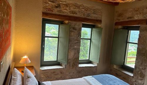 Deluxe Triple Room with Balcony and Fireplace 