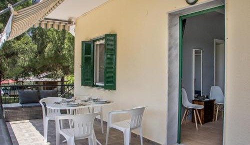 Apartment with Garden View