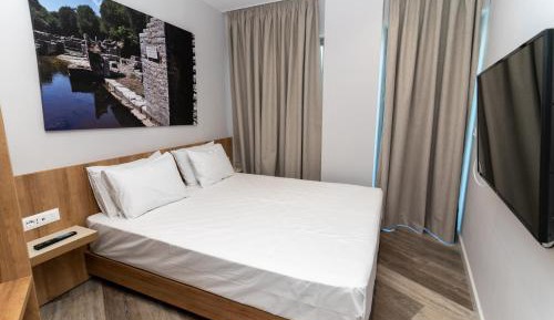 Single Room with Balcony and Partial Sea View