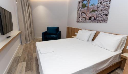 Standard Double Room with Balcony and Partial Sea View