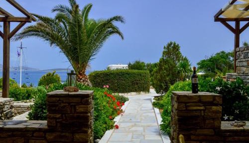 Two-Bedroom Apartment (Triantafilia)
