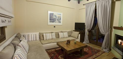 Deluxe Suite with Lake View
