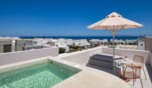 Honeymoon Suite with Outdoor Heated Tub & Sea View