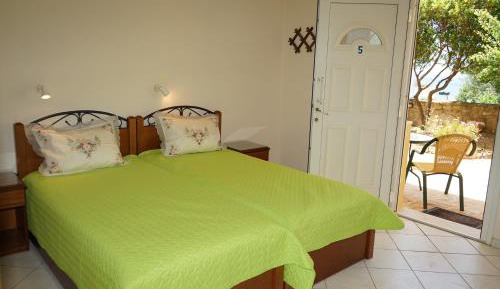 Studio with Garden View - Ground Floor