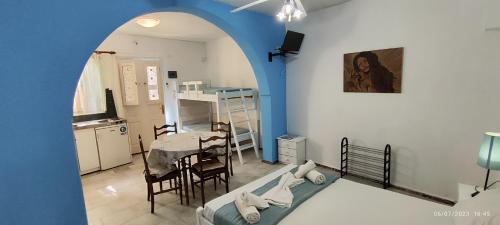 Studio (4 Adults)