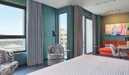 NYX Executive Suite with Lounge Access