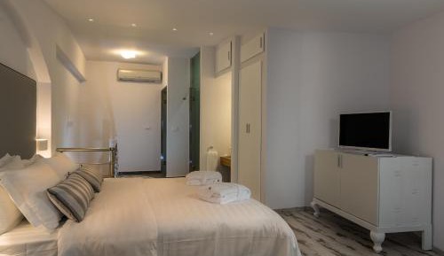 Deluxe Suite with Sea View