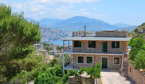 Two-Bedroom Apartment with Balcony and Sea View