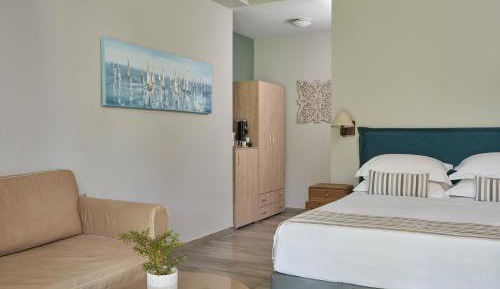 Junior Suite with Garden View
