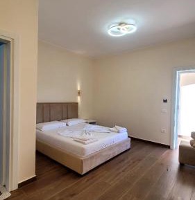 Deluxe Double Room (2 Adults + 1 Child)