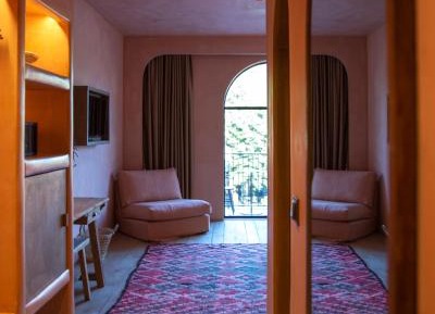 Medium Room Panoramic