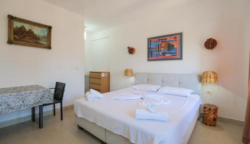 Standard Queen Room
