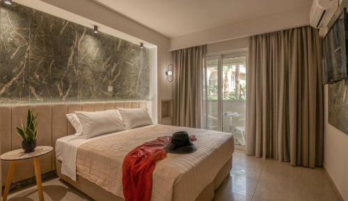 Junior Suite with Garden View