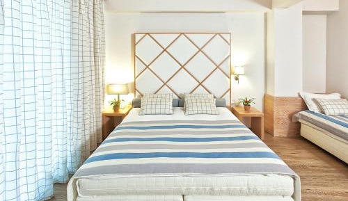 Triple Room with Sea View
