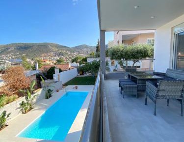 Apartment with Pool View 