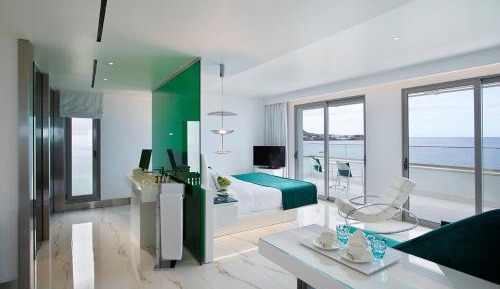 Gold Sky Suite with Panoramic Sea View