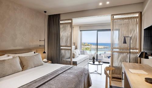 Junior suite with Sea View & Swim Up Pool